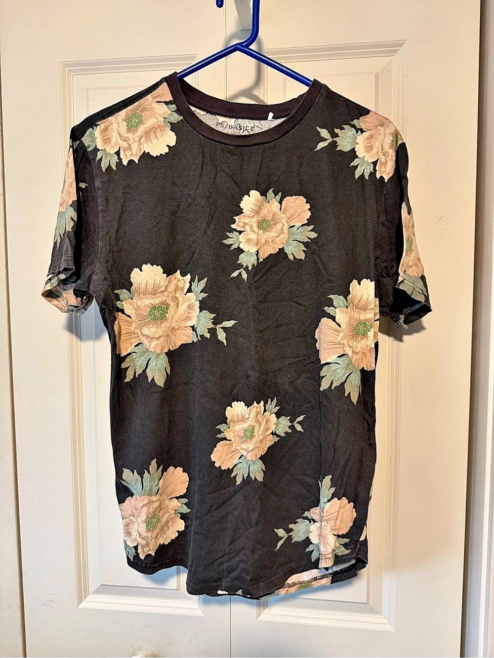 PS Basics Floral Short Sleeve Tee in Black & Pink Size Medium